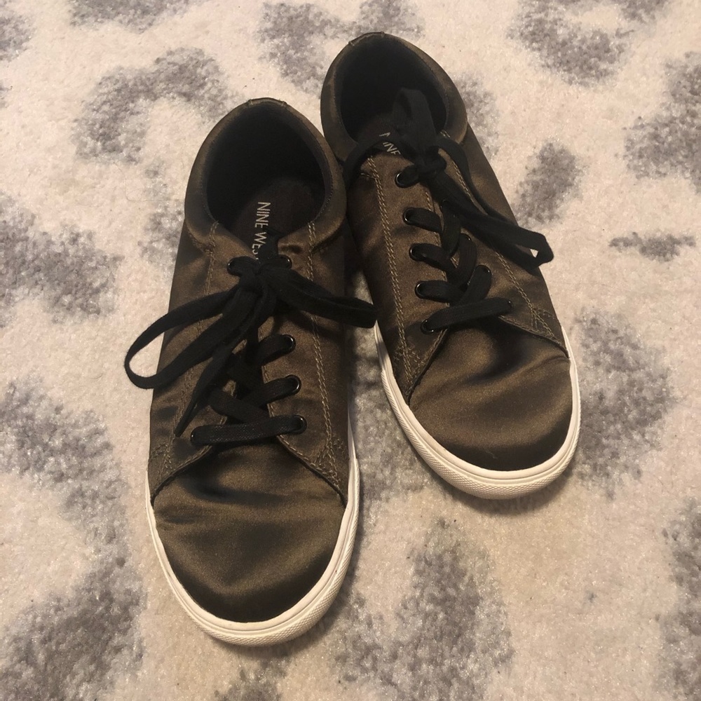 Nine west satin olive with black laces sneakers